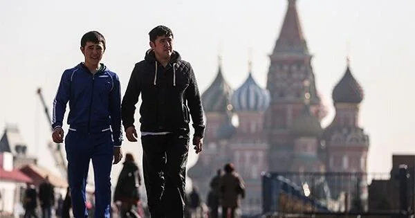 Rusiya 100 ə yaxın miqrantı deportasiya edir