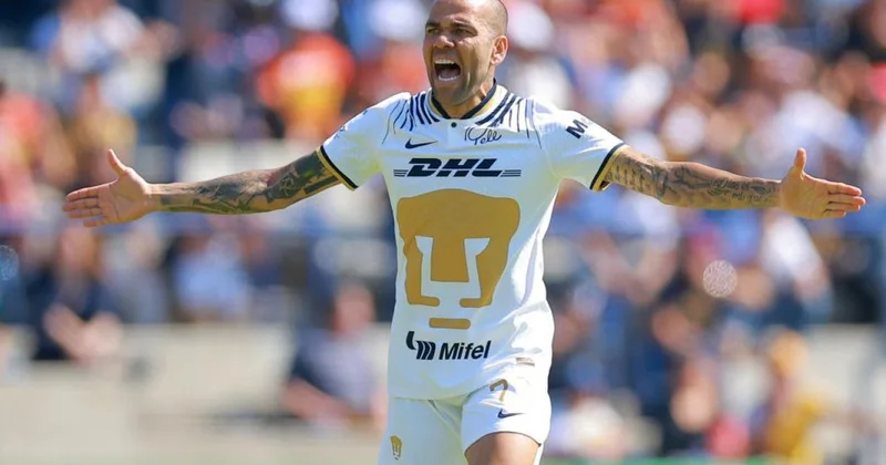 Həbsdən çıxan məşhur futbolçu keşiş oldu