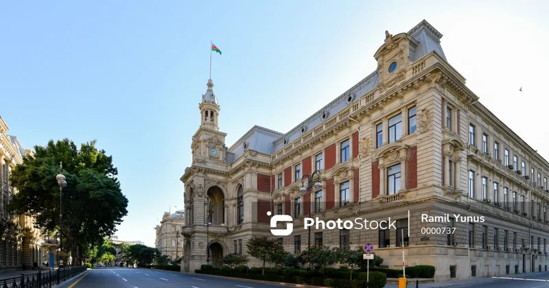 Mirzə Fətəli Axundov küçəsində sökülən bina tarixi tikili deyil RƏSMİ