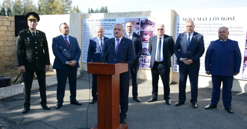 Tərtərdə “Smerç” raketinin düşməsi nəticəsində dağılmış evə ekskursiya təşkil edilib