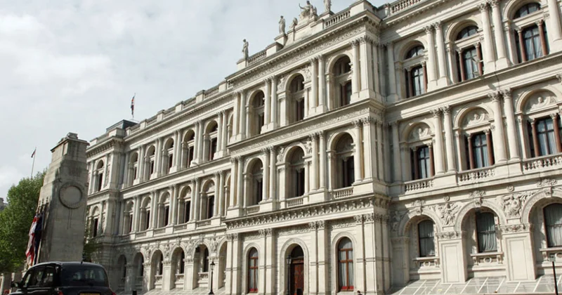 Böyük Britaniya Karib hövzəsinə təcili qasırğa yardımı göndərib