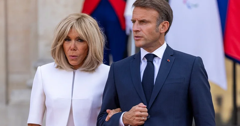 Bricit Makrona tələb irəli sürüldü: Qadın olduğunu sübut etməlidir VİDEO