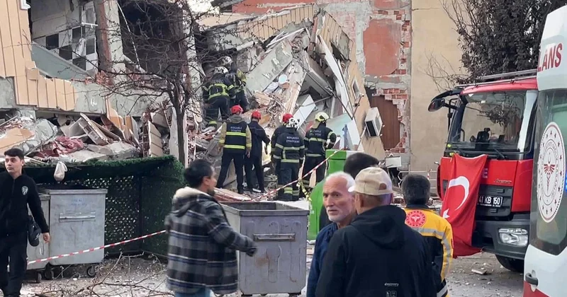 Çökən binanın qalıqları altından iki uşağın meyitləri çıxarıldı
