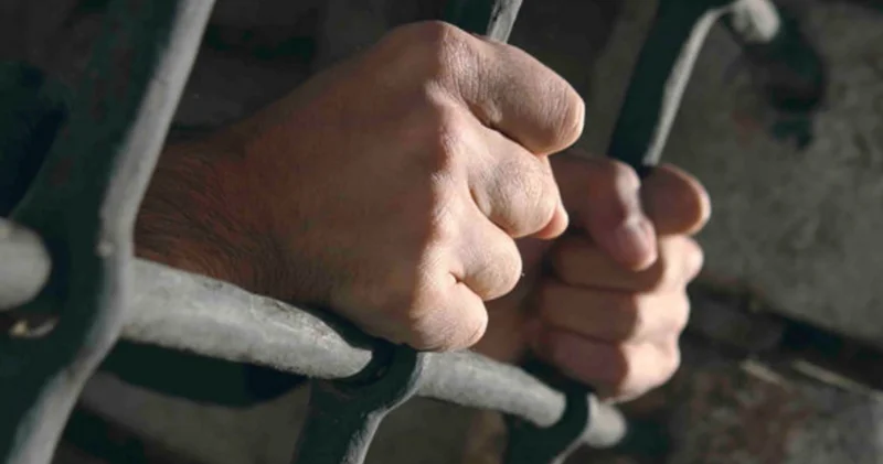 Bakıda qadın həbsdə olan ərinə metamfetamin keçirmək istədi FOTO