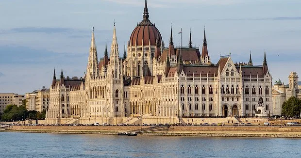 Macarıstan hava şarı hadisəsindən sonra AB yə qarşı çıxdı...