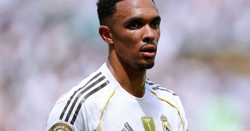 Trent Aleksandr Arnold Yamayka üçün dua çağırışı edib