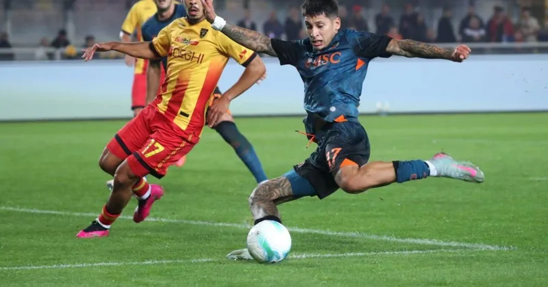 İtaliya A Seriyası: Napoli səfərdən üç xalla qayıdır