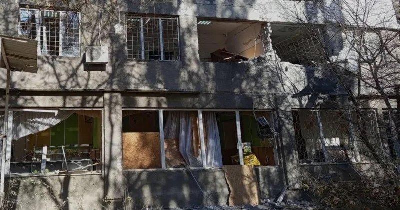 Xersonda uşaq xəstəxanası artilleriya atəşinə tutulub, yaralılar var