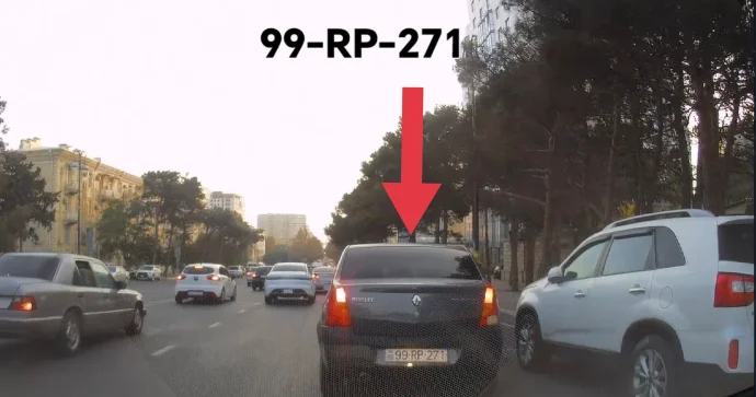 Dönmə işığını yandırmayan sürücü arxadan gələni əsəbiləşdirdi VİDEO