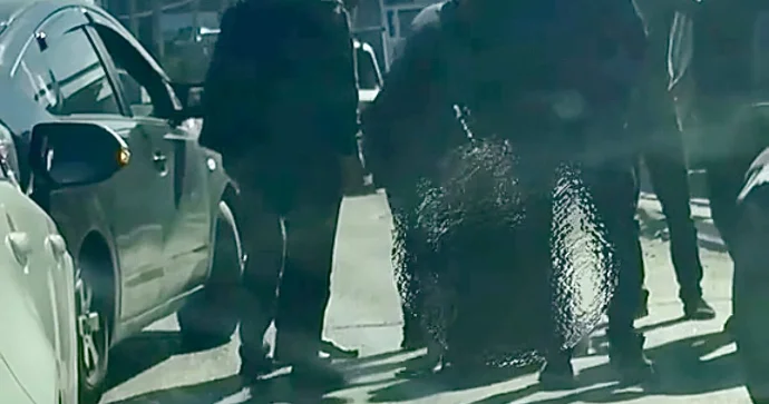 Binədə “Prius” keçiddən keçməyən qadını vurdu VİDEO