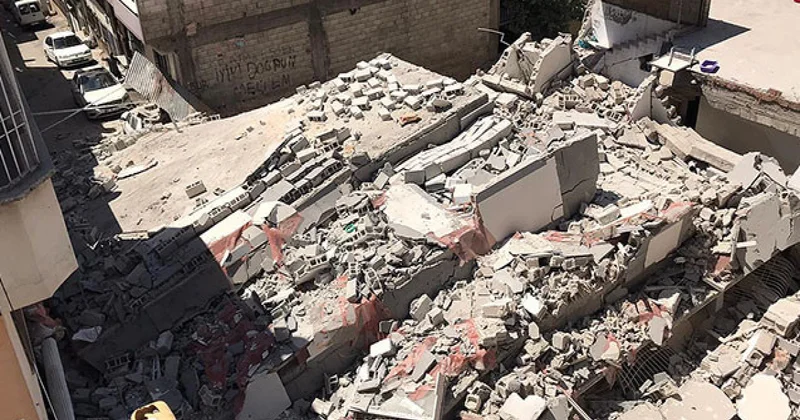 Türkiyədə çökən binanın dağıntıları altında qalanlardan ikisinin meyiti çıxarılıb YENİLƏNİB