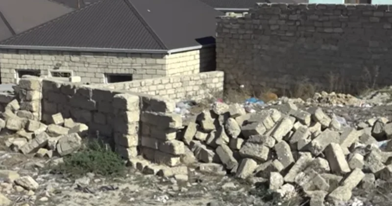 Binə qəsəbəsində yol PROBLEMİ: Nə taksi, nə də təcili yardım gəlir