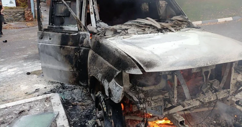 Belqorod merinin avtomobilinə dron düşdü FOTO