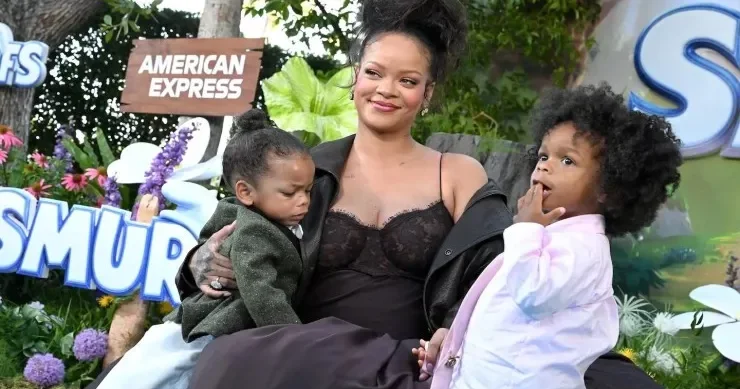Rihanna uşaqları ilə alış verişdə görüntüləndi