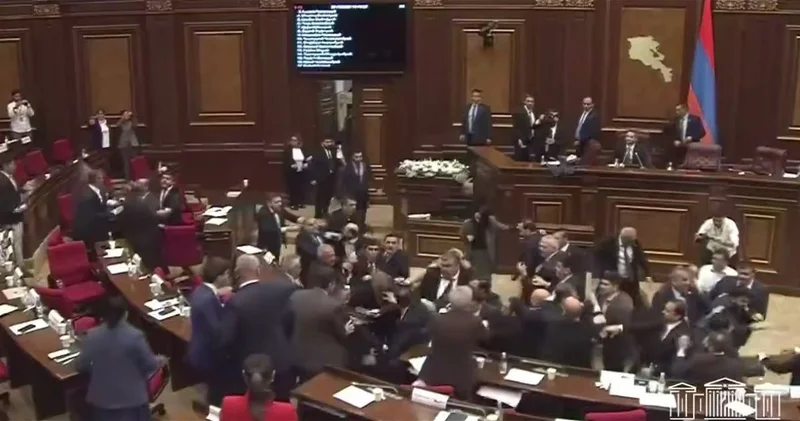 Депутаты Нацсобрания Армении сошлись врукопашную ВИДЕО