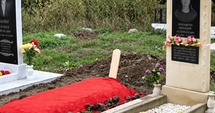 Погибшую после падения из окна школы в Баку девочку похоронили в Сальяне