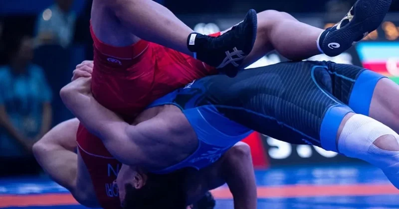 Магомедхан Магомедов вышел в четвертьфинал чемпионата мира по борьбе
