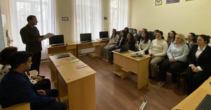 FHN əlillərə xidmət göstərənlər üçün maarifləndirmə tədbiri keçirdi Fotolar