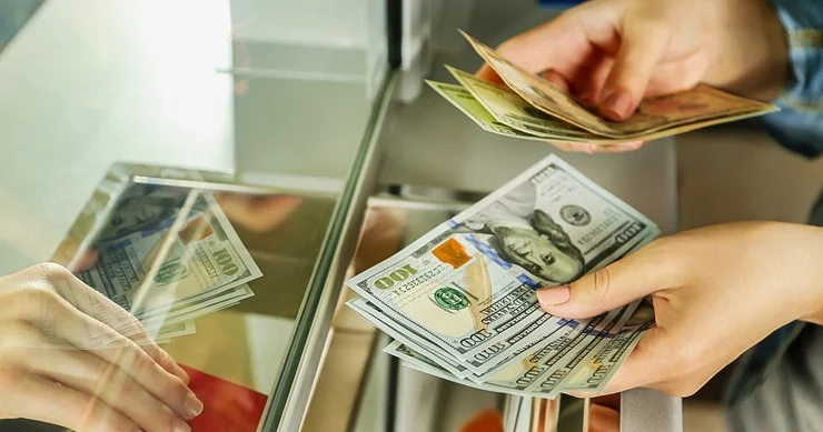 Əhalinin dollara marağı azalır Valyuta bazarında nə baş verir?