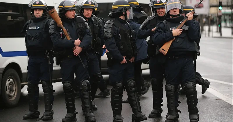МВД Франции привлечет 70 тысяч силовиков к охране протестов 31 октября
