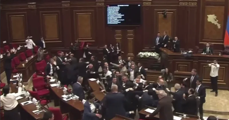 Армянские депутаты устроили ожесточенные бои в парламенте Minval Politika
