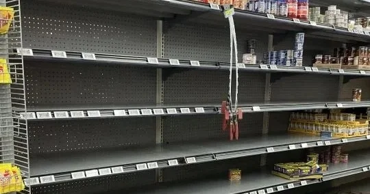 Hökumətin xəbərdarlığından sonra əhali marketlərə axışdı: İngiltərə fövqəladə vəziyyətə hazırlaşır