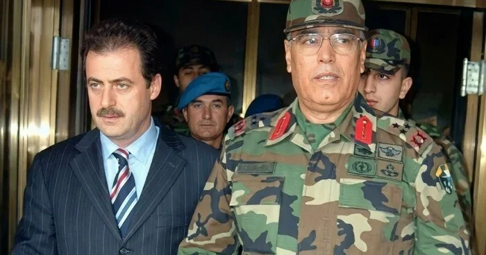 Türk generalın Bakıda səhvi... Türk yazar açıqladı