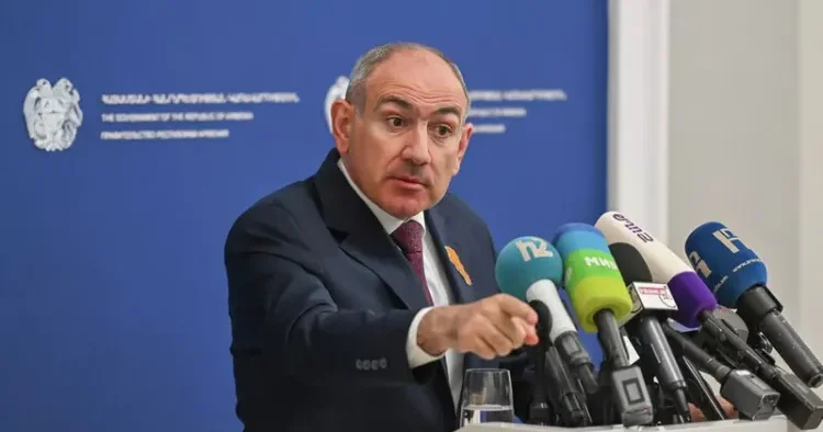 Onlar mənim düşmənimdir, köklərini kəsəcəm Paşinyan əsəbiləşdi