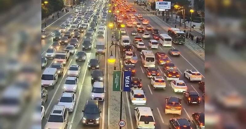 Bakının bu yollarında tıxac var FOTO