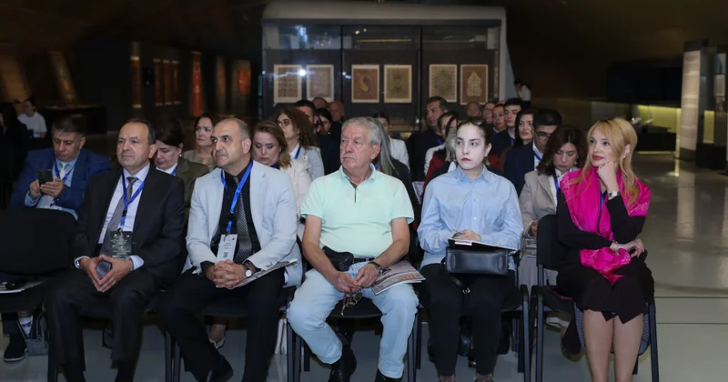 Silahşünaslıq həm də xalqın maddi mədəni irsinin göstəricisidir Milli Xalça Muzeyində elmi konfrans