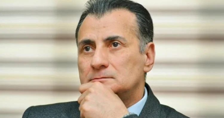 Mirşahin “Azərbaycan müəllimi” ni topa tutdu