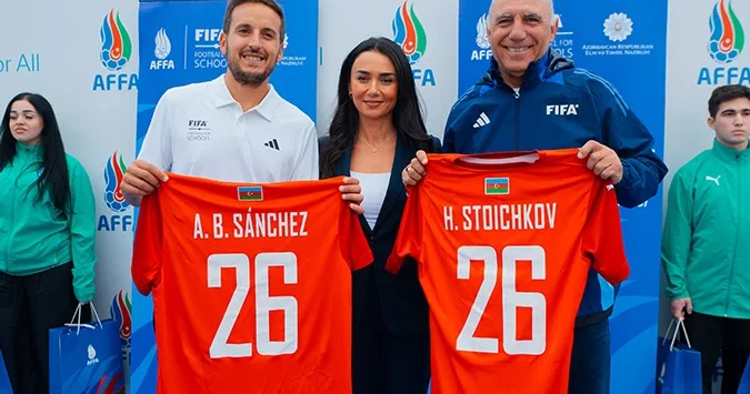 Xristo Stoiçkov Bakıda 120 dən çox uşağın iştirak etdiyi futbol festivalına qatıldı