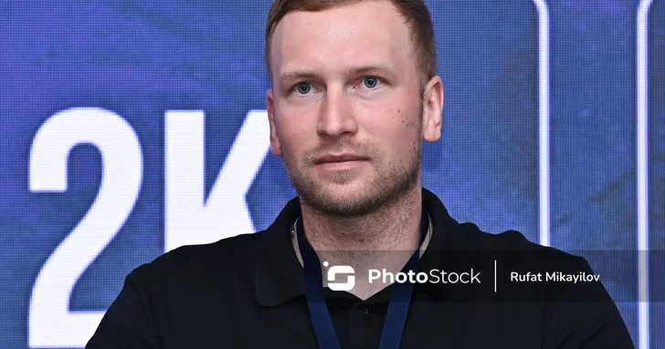 Польский ультрамарафонец оценил условия для плавания в Баку на конференции Oceanman Azerbaijan 2027