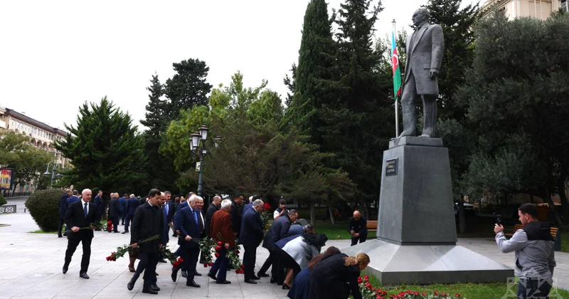 В Баку состоялось посещение памятника Ататюрку