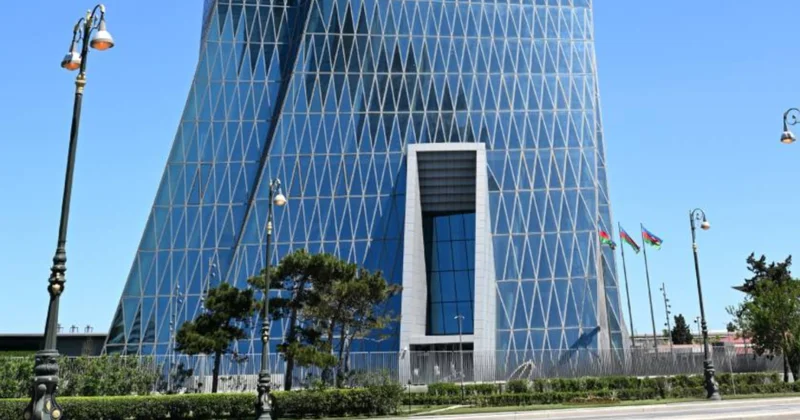 Azərbaycanda əmanətlərin dollarlaşma səviyyəsi 3,3 faiz azalıb, nağd valyuta satışı alışı 759 milyon dollar üstələyib
