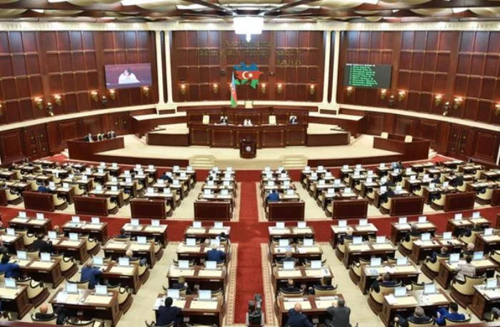 Milli Məclisin iclası başladı