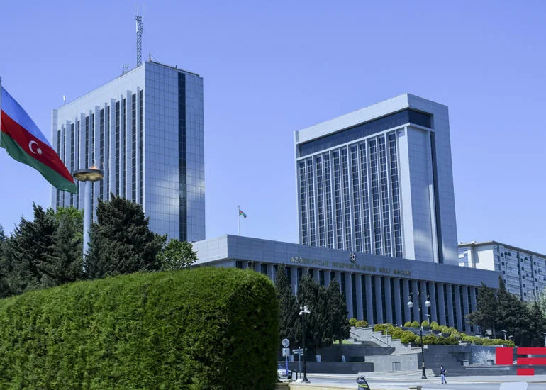 Milli Məclisin plenar iclası başlayıb