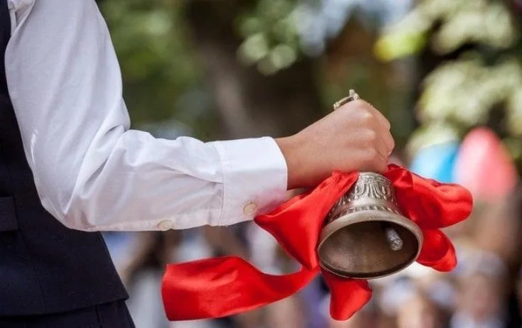 “Son zəng”dəki mahnıya görə işdən çıxarılan direktor vəzifəyə bərpa edilib?