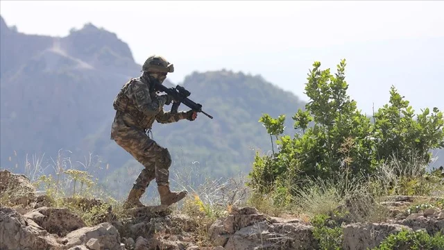 İraqın şimalında 13 PKK terrorçusu öldürüldü