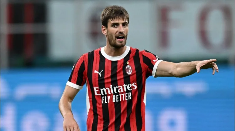 Milan bu futbolçu ilə müqavilə müddətini artırdı