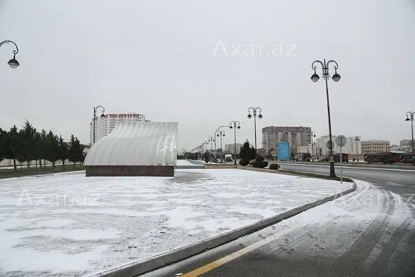 Qarlı günlərdə üzərilərinə düşən vəzifələrin yerinə yetirilməsi üçün hazır olmalıdırlar: BŞİHdə müşavirə