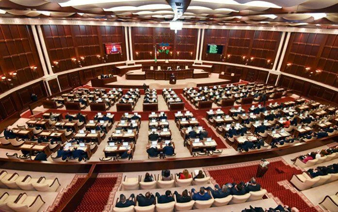Milli Məclisin iclası başladı