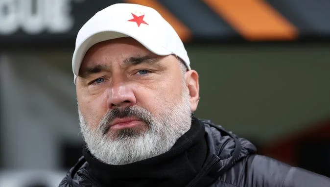 Slavia Praqanın baş məşqçisi: Joze Mourinyodan sonra Romanın nə gündə olduğunu bilirsiniz