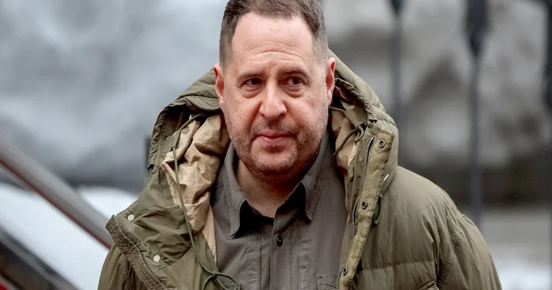 KİV: Zelenskinin Ofisinin sabiq rəhbəri cəbhəyə yollandığını açıqlayıb