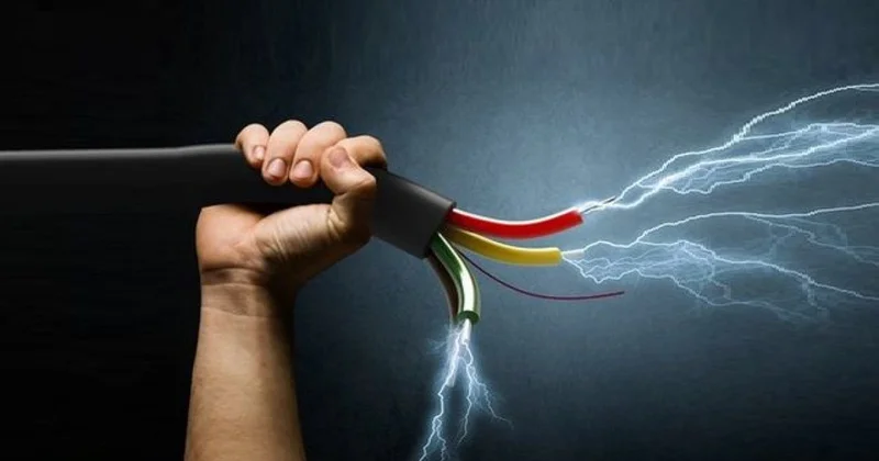 Gəncədə Azərişıq”ın əməkdaşını elektrik cərəyanı vuraraq öldürüb