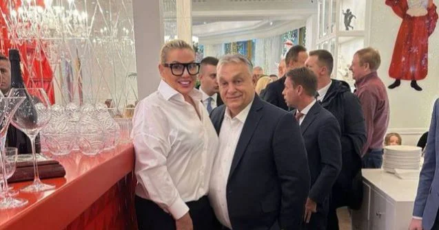 Виктора Орбана накормили в Москве блинами, пельменями и борщом