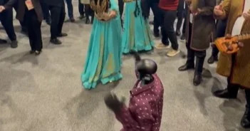 Sərgidə nümayiş etdirilən robotun görüntüləri GÜNDƏM OLDU VİDEO