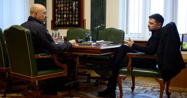 Zelenski Şmıqala Ukraynanın yeni müdafiə planını hazırlamağı TAPŞIRDI