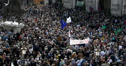 Romada da hökumət əleyhinə nümayiş keçirilib