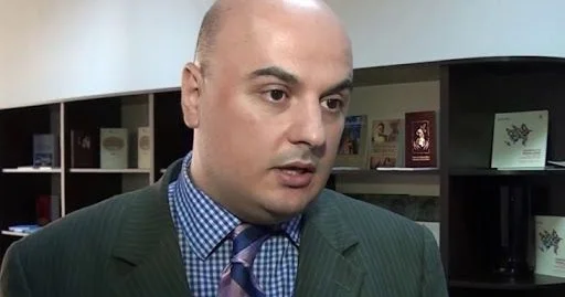 Bu ölkənin prezidenti qorxudan fərqli evlərdə gecələyir silahdaşları qaçmağa hazırlaşır